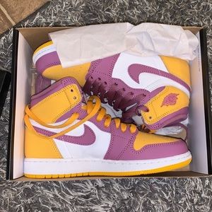 Nike aj1 mids